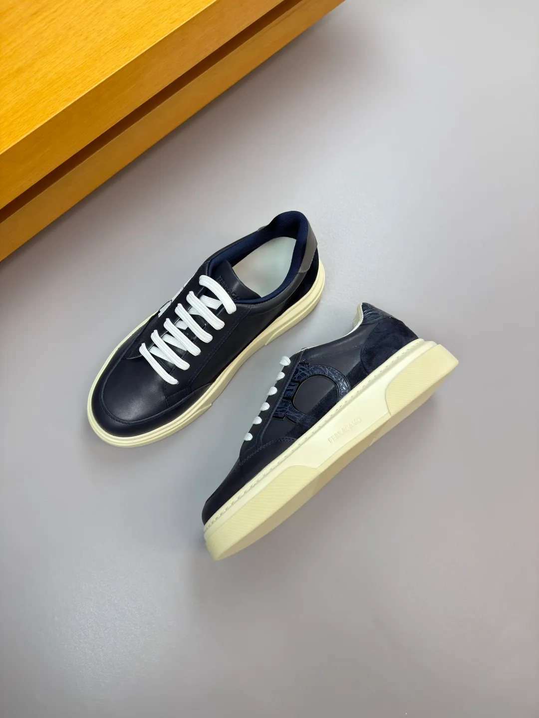 Men's men's shoes 💰440 [New style] 🏃‍♂️🏃‍♂️[Ferragamo] Ferragamo - High-end quality original order·Casual sports shoes -Upper: 🔝Nappa calfskin, suede calfskin, shoe body. Sewing brand totem, tongue air pressure brand logo -Inner: water-dyed cowhide -Outsole: ultra-light TPU foam rubber; molded outsole -Ultra-high quality control and fine workmanship: outstanding (high-end, extravagance, grade) -Size: 38-45 (46, can be customized)